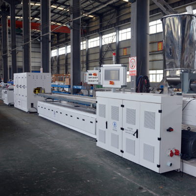 주문 High capacity PVC WPC decking floor extrusion line with laminating film surface treatment with conic twin scerw extruders online manufacture