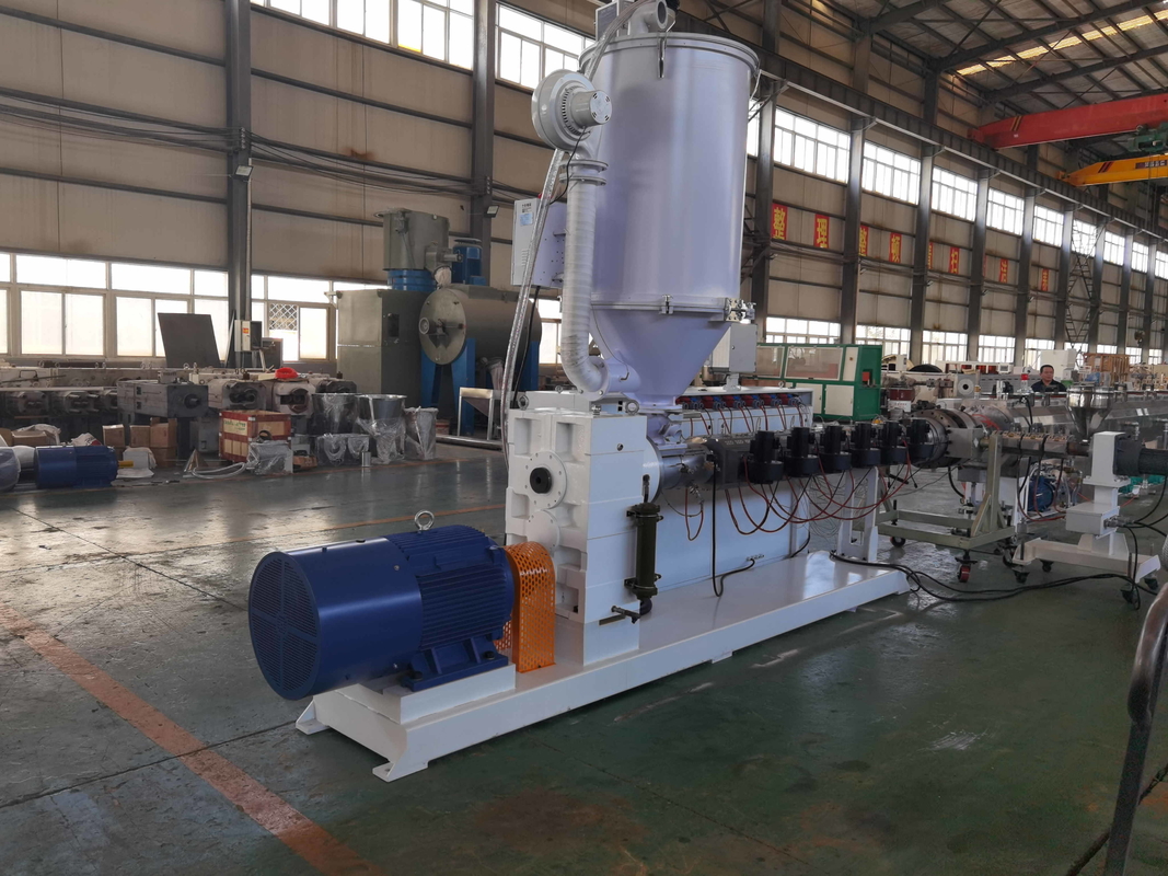 SJ150/28 90kw 380kg/h 고효율 HDPE PE의 큰 출력 단일 나사 추출기 파이프에 대한 초고 분자량 PE