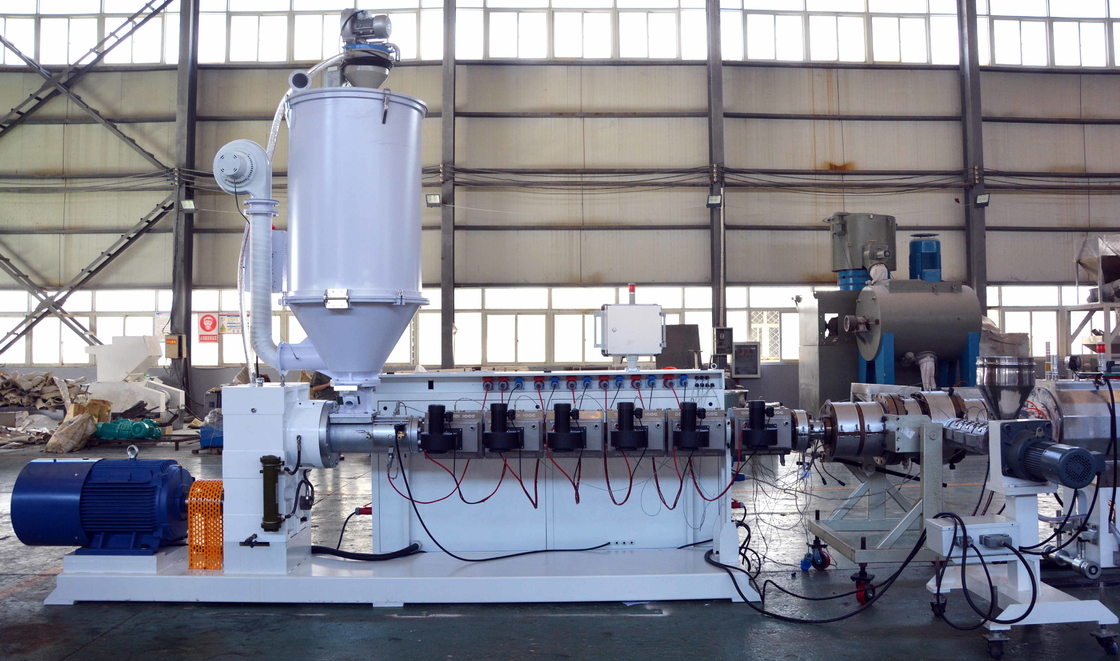 SJ150/28 90kw 380kg/h 고효율 HDPE PE의 큰 출력 단일 나사 추출기 파이프에 대한 초고 분자량 PE