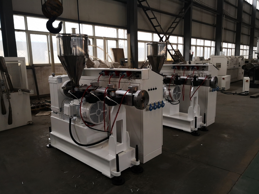 HDPE LDPE PE 파이프 프로필 펠릿 잎 격자판 단일 나사 추출기 SJ120/28 75kw 300kg/h 추출기