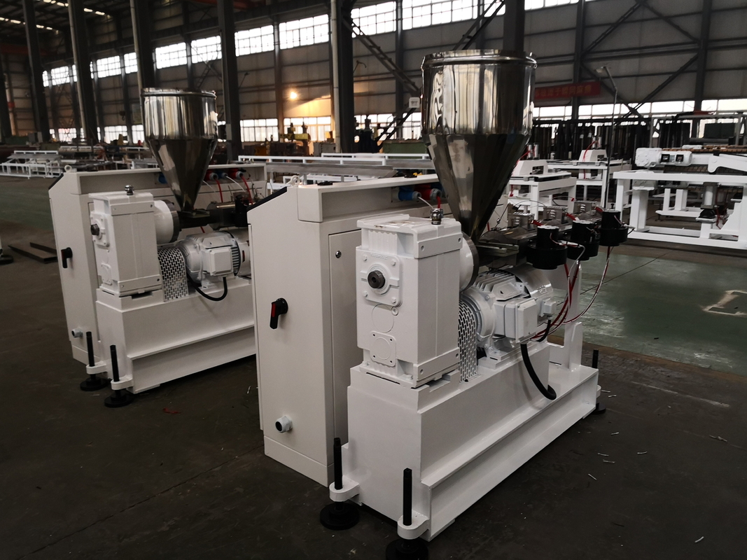 HDPE LDPE PE 파이프 프로필 펠릿 잎 격자판 단일 나사 추출기 SJ120/28 75kw 300kg/h 추출기