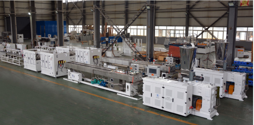 1-6 인치 PVC 파이프 생산 라인 HYZS65/132 모터 45kw와 출력 420kg/h와 동향 쌍 나사 extruder